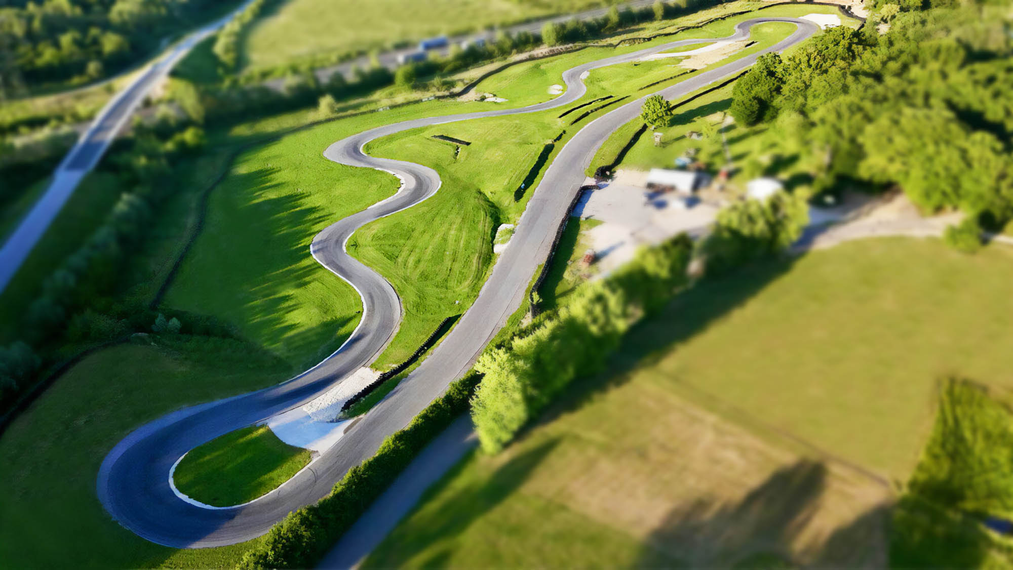 Kurven und Auslaufbereiche des Lindaurings aus der Luft